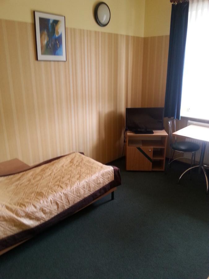 Max Na Terenie Stacji Mol Hotel Radzymin Exterior photo